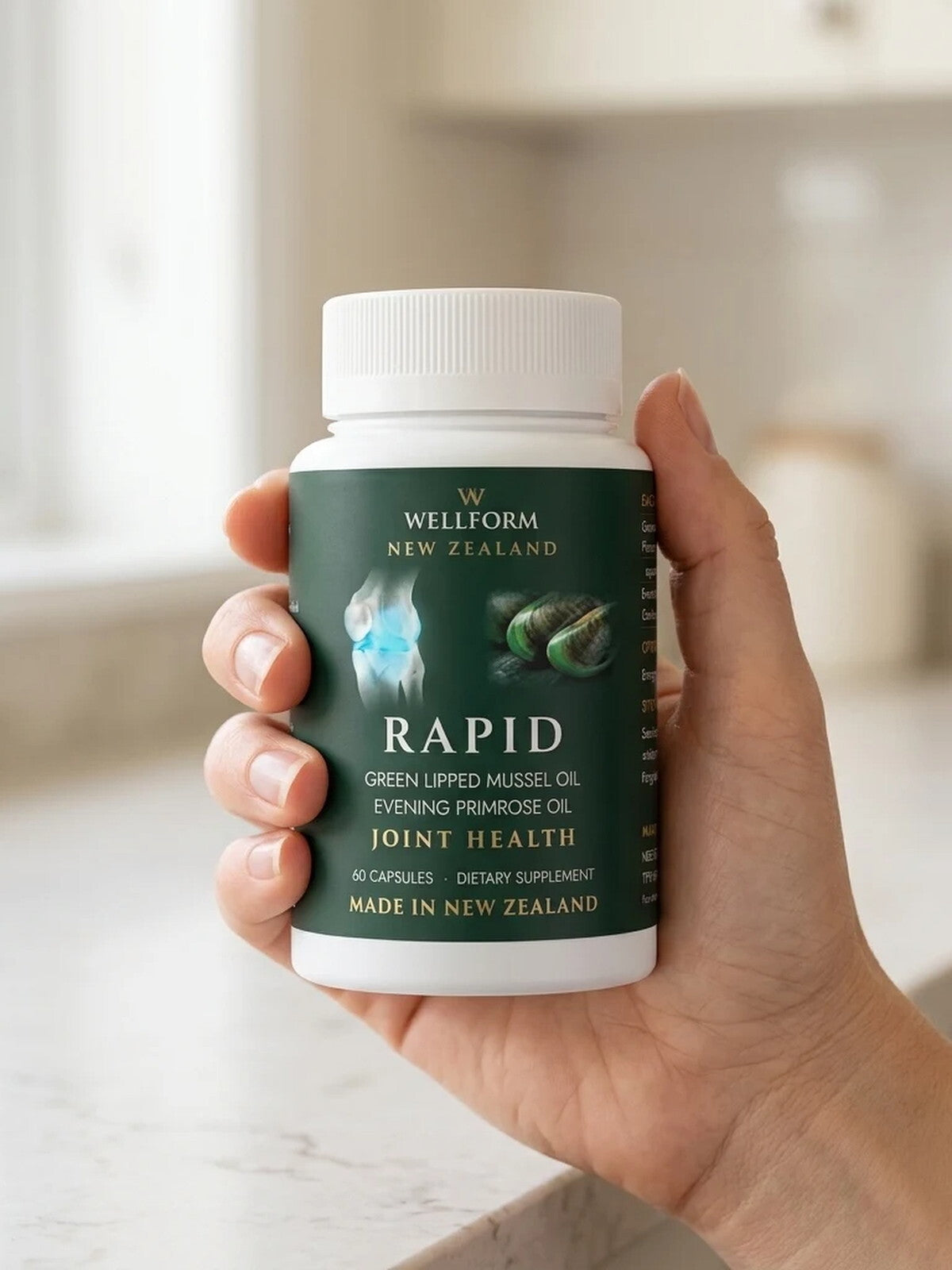 WELLFORM RAPID bottle in hand